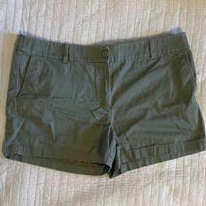 Loft outlet olive chino shorts size 16